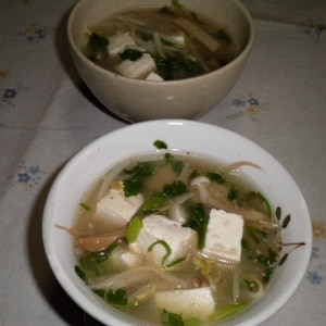 鶏肉入り✿モヤシと豆腐のお味噌汁